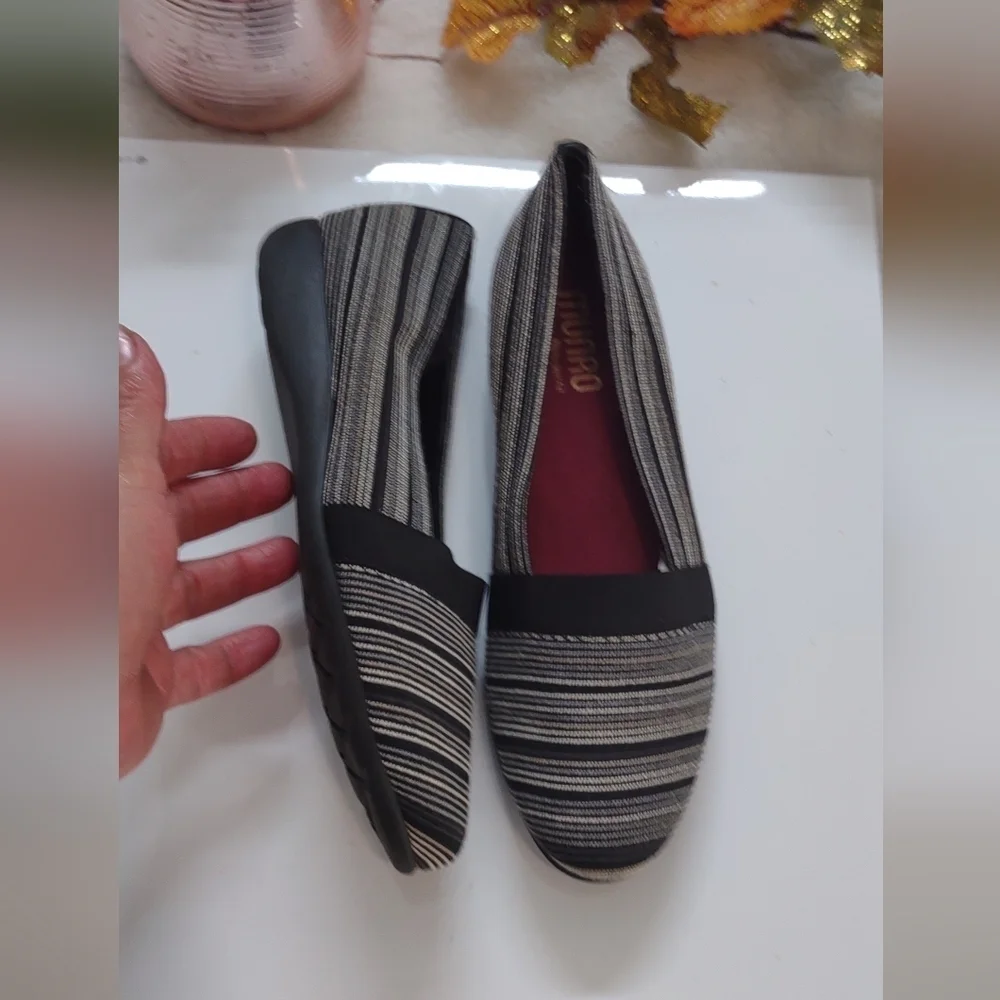 Munro Black and Gray Striped Women's Shoes